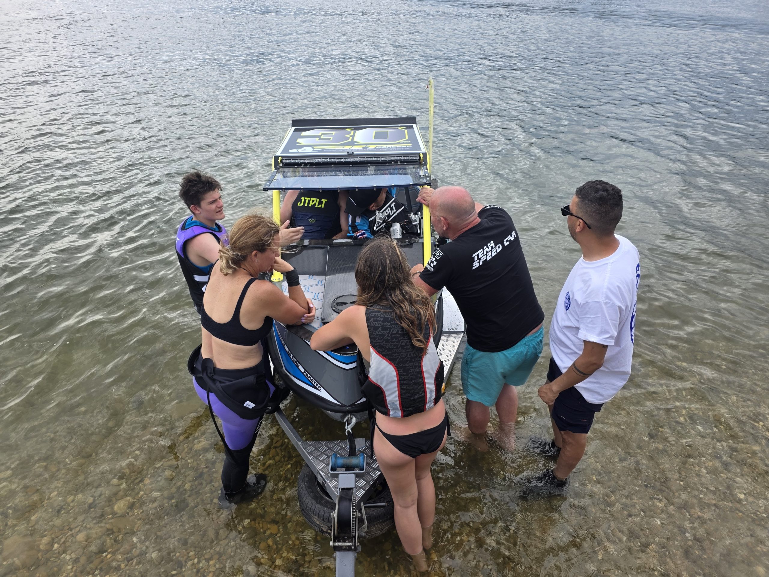 Équipe Jet Concept sur l'eau